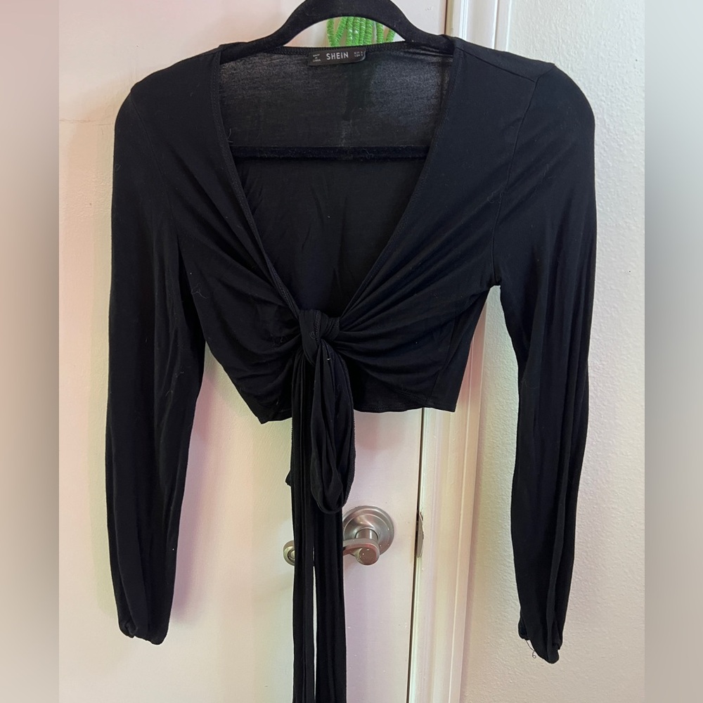 Black long sleeve crop top